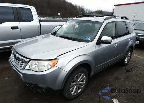 2013 Subaru Forester 2.5X Limited z USA, uszkodzony, nr VIN JF2SHAEC6DH443742